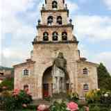 Click para ampliar. Pelayo 2 - Cangas Iglesia y estatua del rey